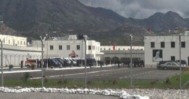 EMRAT/ Dy të paraburgosur dhunojnë policin në burgun e Reçit, merren masa ndaj tyre