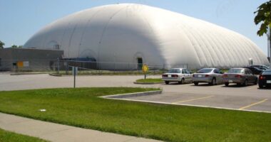 “Air Dome” në Mongoli, “shpikja” e FIFA mundëson futbollin në kushte ekstreme atmosferike