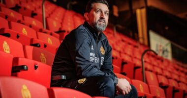 Besnik Hasi më pranë Evropës, ish-kapiteni “kuqezi” po shkëlqen si trajner në Belgjikë