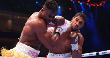 Boks/ Joshua fiton si kampion, “luftëtari” anglez nuk i lë “shteg” rivalit Ngannou