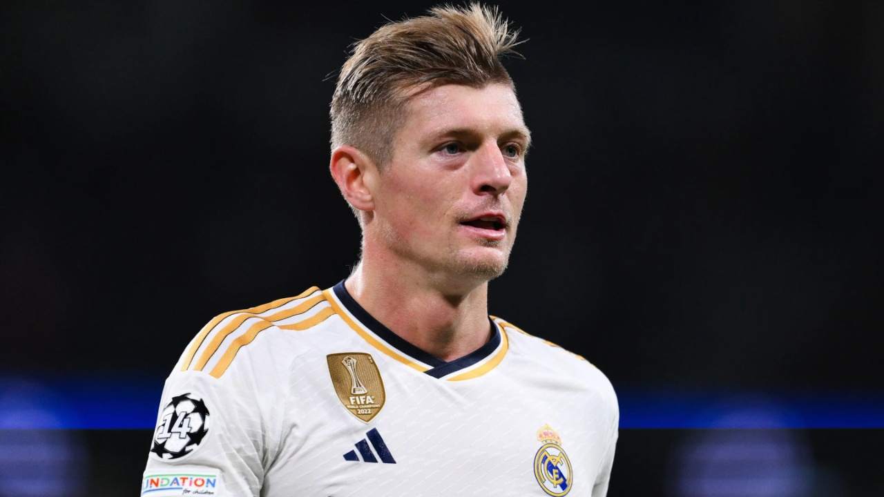 Paralajmëronte largimin vetëm një vit më parë, Toni Kroos kërkon rinovimin me “Galaktikët’