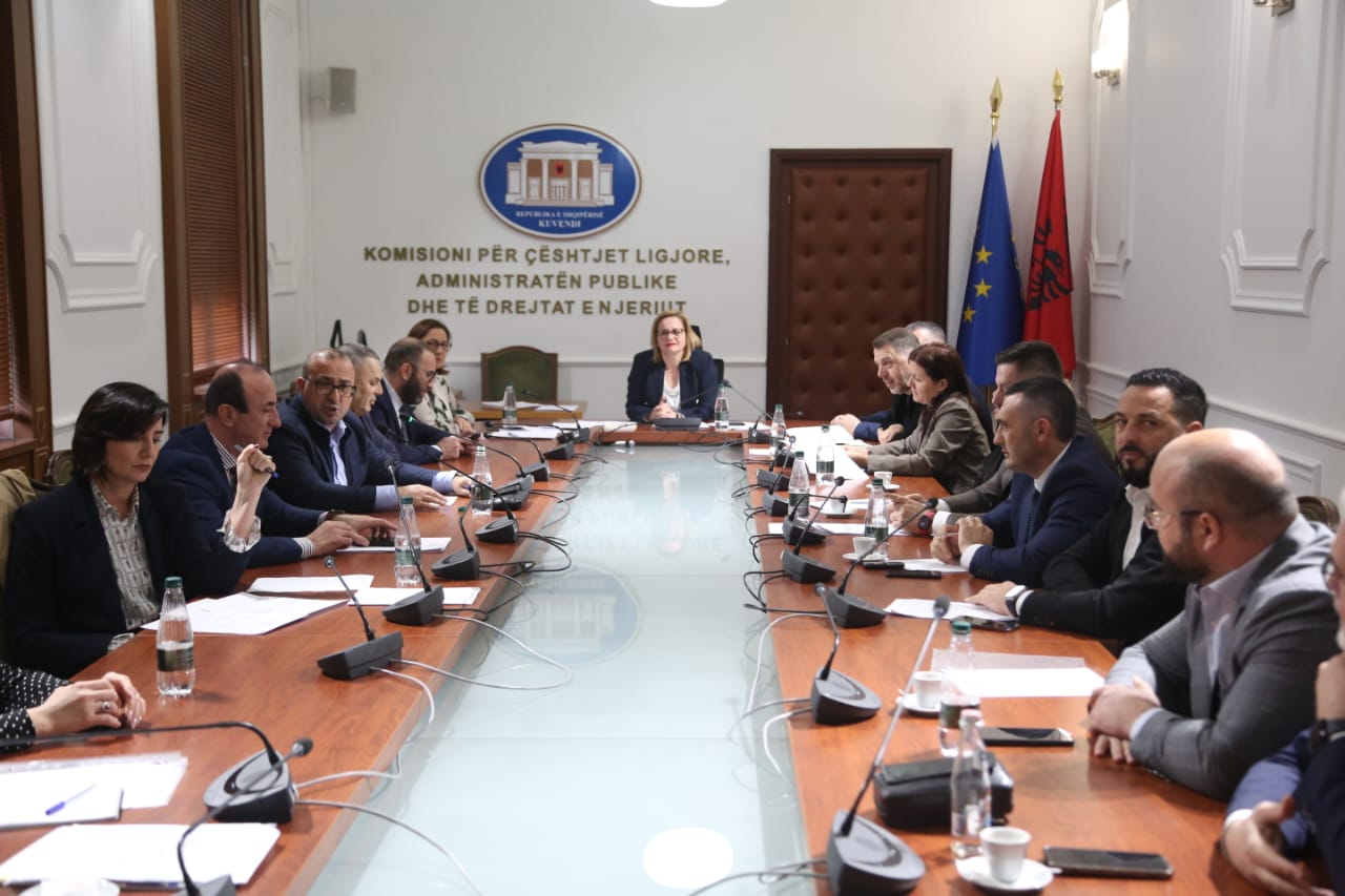 Rikthehet normaliteti në Kuvend/ Mblidhen komisionet parlamentare pas marrëveshjes PS-Berisha