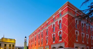 Prestigjiozja italiane “Vanity Fair”: 10 arsye të mira për të shkuar me pushime në Tiranë