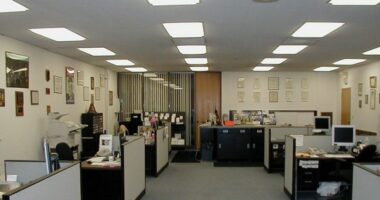 Sa rriten pagat në administratë? Mësues, mjekë e infermierë, rritjen më të madhe deri në 31 përqind