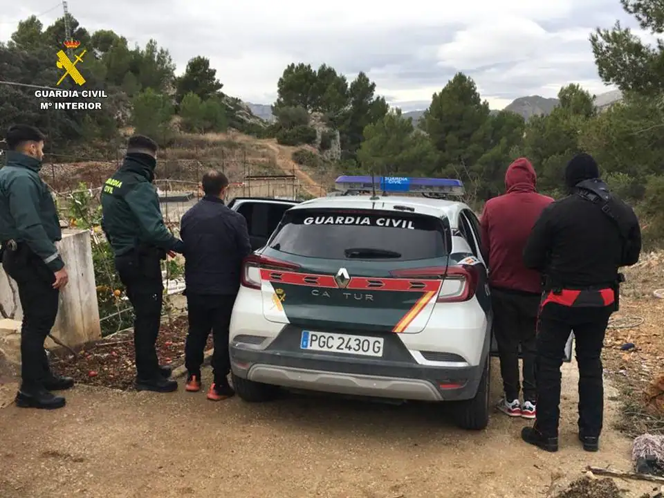 Arrestohen dy shqiptarë në Spanjë, kishin mbjellë drogë në shtëpi