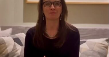 Festa e 8 Marsit/ Ermonela Jaho uron ekipin mjekësor dhe mbështetës të Spitalit Universitar të Traumës