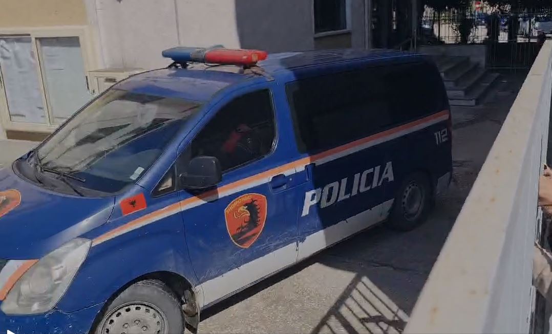 Vranë të riun, mbeten në burg/ Fier, Gjykata lë në qeli Florian dhe Klajdi Mukën