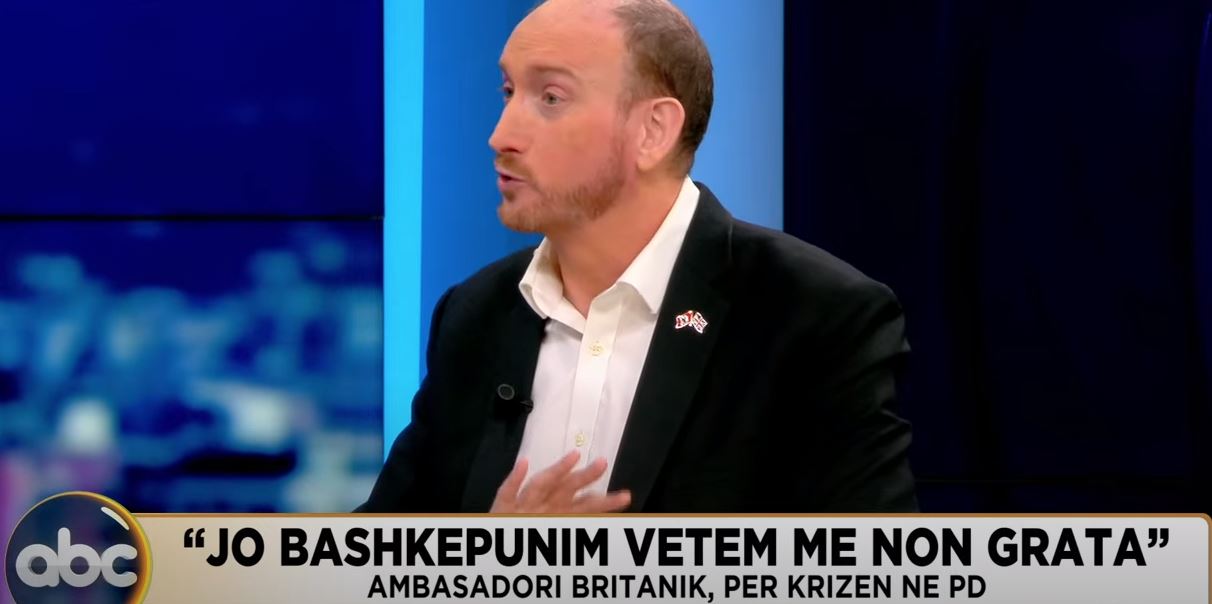 “Parlamenti të jetë funksional”/ Ambasadori britanik: Kemi ndëshkuar individë, jo bashkëpunim me “non grata”