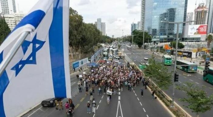 Protesta në Tel Aviv, thirrje për lirimin e pengjeve