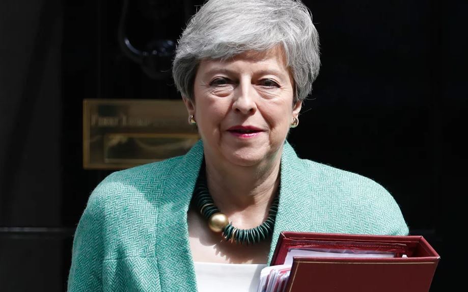 Theresa May tërhiqet, nuk do të jetë kandidate në zgjedhjet e ardhshme