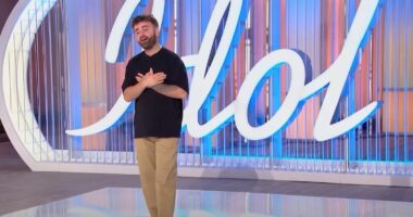 Hyn në “American Idol”/ Emocionon i riu nga Kosova: Këngë për nënën time
