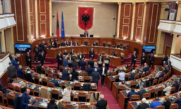 Begins the session, the Parliament is expected to vote on the law on strategic investments