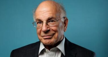Ndërron jetë në moshën 90-vjeçare Daniel Kahneman, fitues i çmimit Nobel në shkenca ekonomike