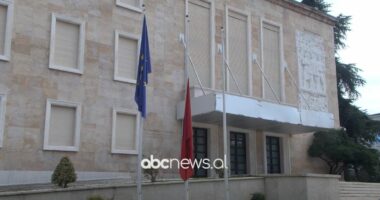 Tavo, në tavën e Himarës/ Qeveria e emëron prefekt të qarkut të Vlorës