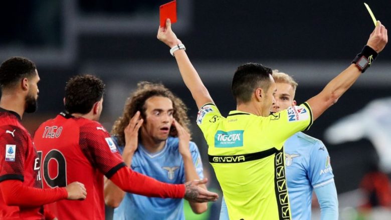 Shumë gabime, polemika dhe tre kartonë të kuq. Gjyqtari i sfidës Lazio-Milan pritet të dënohet rëndë