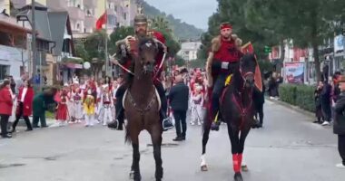 VIDEO/ Lezha feston 580 vjetorin e Kuvendit të Besëlidhjes, aktivitete në qytet