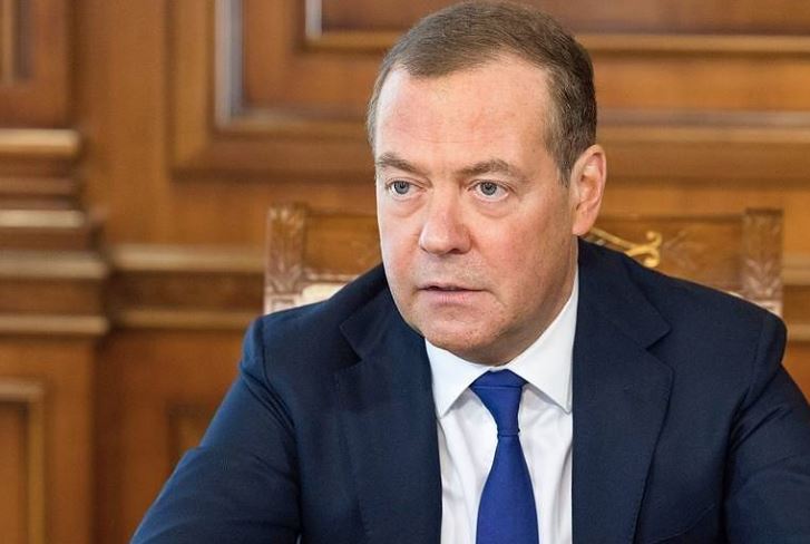 Medvedev: Armët e NATO-s do të goditen në çdo vend nga ku mund të sulmohet Rusia