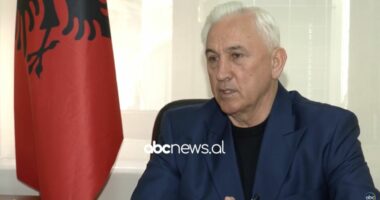 “Të hapet Poliçani, Mjeksi dhe Gramshi”, Naço: Të vetmit në rajon që nuk prodhojmë asnjë fishek. Kritika për stafin e Niko Peleshit