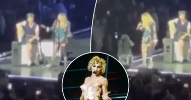 Madonna bën gabimin e rëndë, i kërkon një personi në karrige me rrota të ngrihet në këmbë