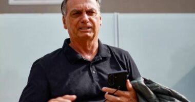 Bolsonaro akuzohet për mashtrim në lidhje me të dhënat e vaksinimit kundër Covid-19