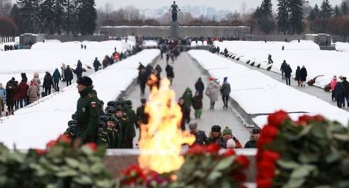 Rusia i kërkon Gjermanisë të njohë rrethimin e Leningrad si gjenocid