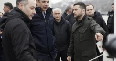 Sulmi në Odesa, Zelensky: Duhet të jesh i sëmurë për të lëshuar një raketë pak metra larg kryeministrit grek