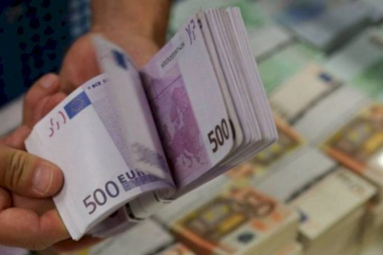 Pagat në lekë, por kursimet në euro/BSH: Në janar depozitat në monedhën evropiane u rritën me 96 milionë euro