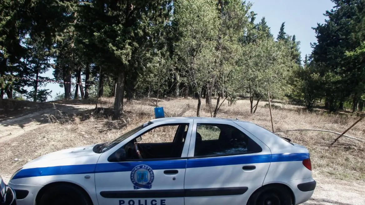 Greqi/ Plagosi me thikë dy persona, arrestohet 17 vjeçari shqiptar. Pranga edhe babait për neglizhencë