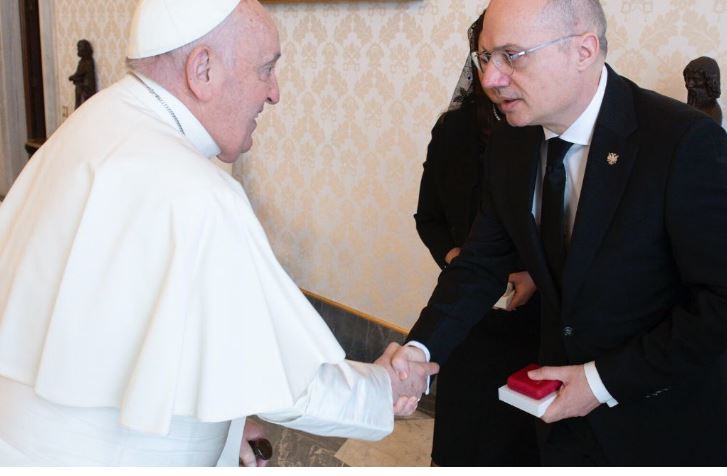 Igli Hasani meets with Pope Francis at Vatican