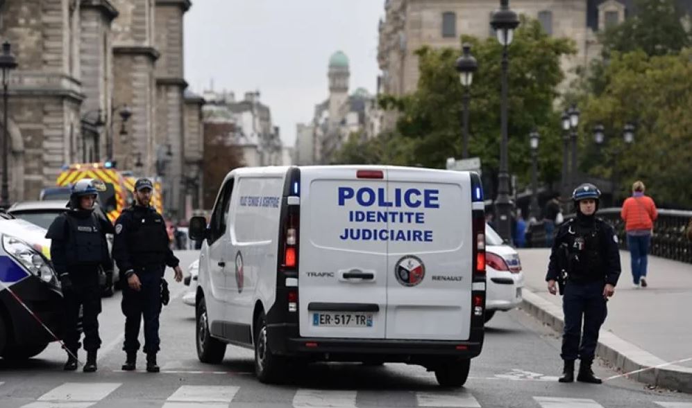 Parisi nën frikën e sulmeve terroriste, shtohen masat e sigurisë për Pashkët