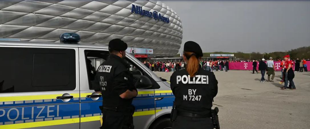 Frika për një sulm terrorist, blindohet stadiumi “Allianz Arena” përpara klasikes Bayern Munich-Dortmund