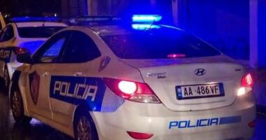 Ngjarje e rëndë në Durrës/ Babai kërcënon vajzën me thikë dhe më pas qëllon veten, ndërhyn Policia