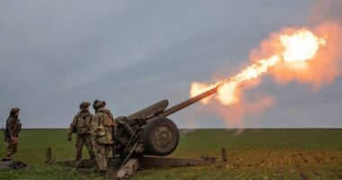 Raporti: Rusia prodhon tre herë më shumë predha artilerie se SHBA dhe Evropa