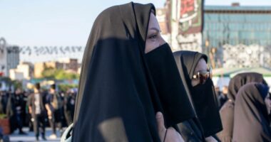 Gjobë, fshikullim dhe burg për gratë në Iran që nuk mbajnë shami