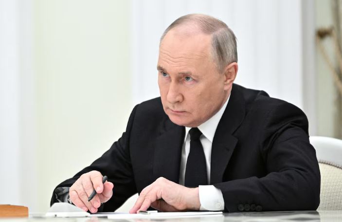 Ish-oficeri i CIA: Vladimir Putin tani është më i dobët