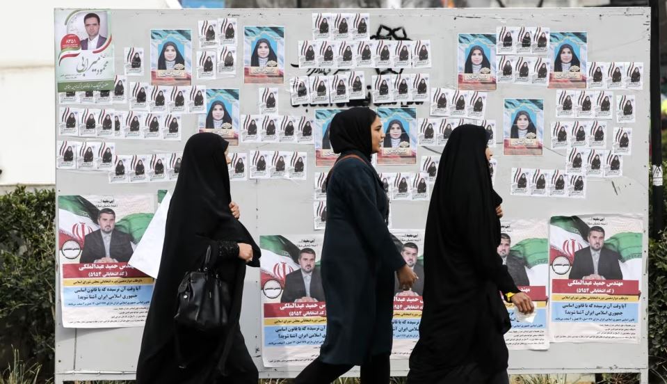 Irani shqyrton mundësinë e shqiptimit të gjobave për shkeljen e kodit të veshjes