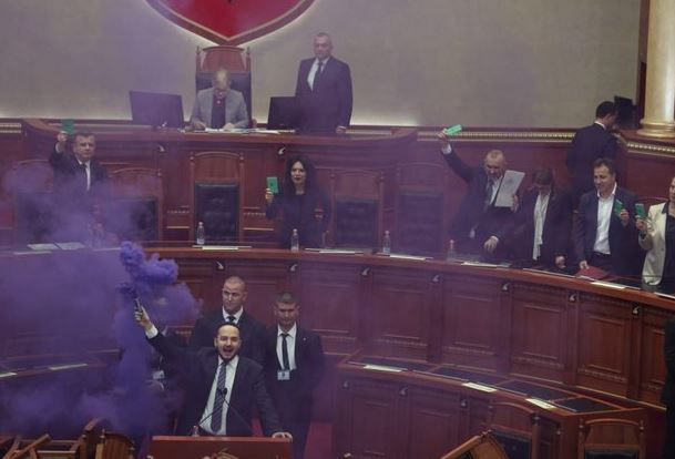 Koincidencë mes fillimit të aksionit parlamentar dhe hetimit penal ndaj Berishës?/ Salianji: Marrëveshja tregoi…