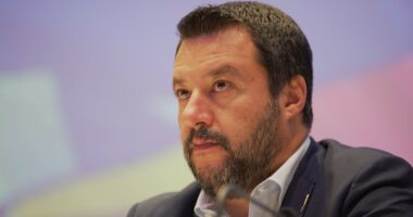 Salvini sulmon Macron: I paqëndrueshëm. Nëse dëshiron luftë, le të shkojë