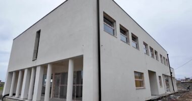 Rama ndan pamjet nga godina e re e shkollës “Jusuf Hoti” në Katundin e Ri: Ambiente me standarte bashkëkohore