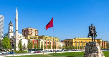 350 orë diell çdo muaj/ Publikohet lista e qyteteve me më shumë diell në Evropë, ku ndodhet Tirana