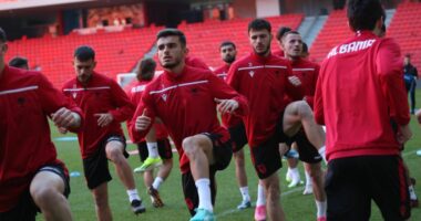 Sfidat me Finlandën dhe Zvicrën / Shqipëria U-21 përgatitet në stadiumin “Air Albania”