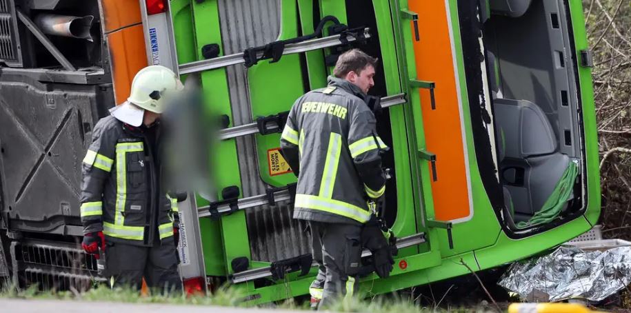 Aksident tragjik në Gjermani/ 5 viktima dhe disa të plagosur nga përmbysja e autobusit