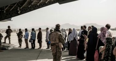 SHBA, 12 mijë viza speciale shtesë për afganët që punuan me misionin amerikan