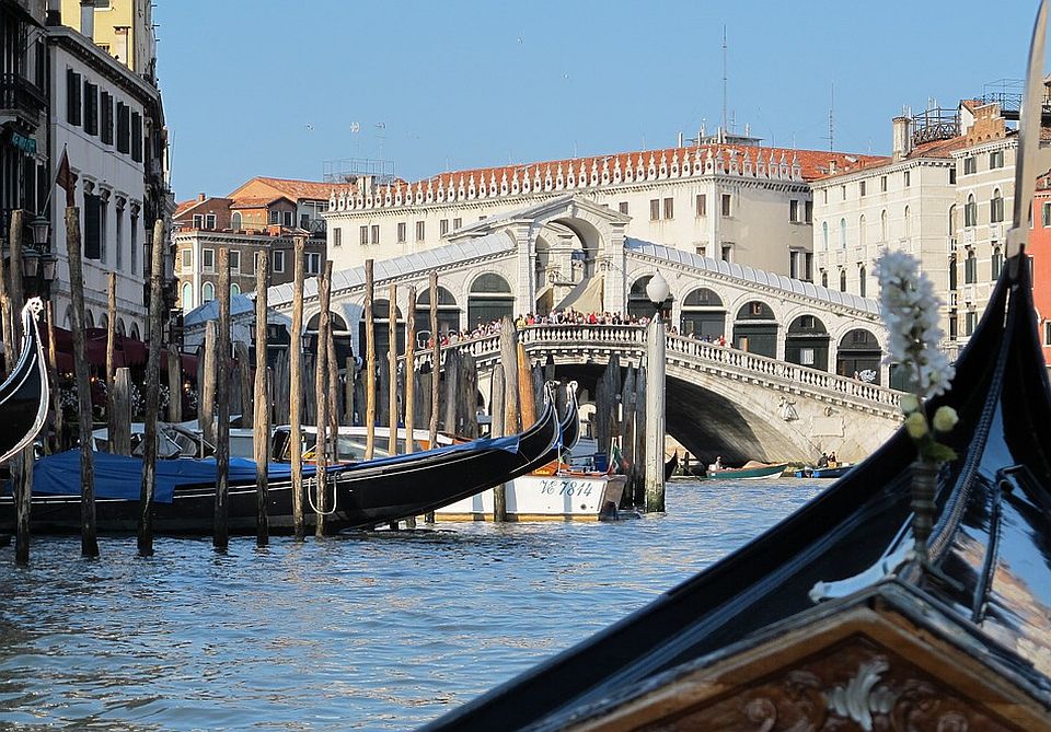 Hekura, radiatorë, kaldaja, helika dhe goma/ 1500 kg mbeturina u hoqën nga kanalet në Venecia