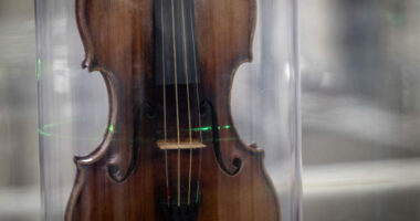 Ekspertët francezë skanuan violinën e famshme të Paganinit
