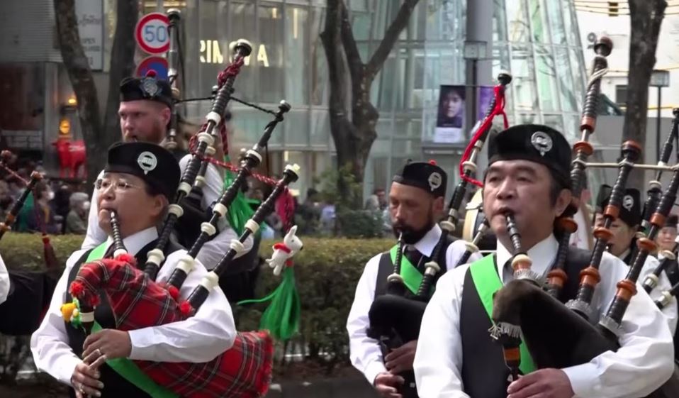 Muzikë, vallëzime dhe marshime, mijëra persona marrin pjesë në paradën e Ditës së Shën Patrikut në Japoni