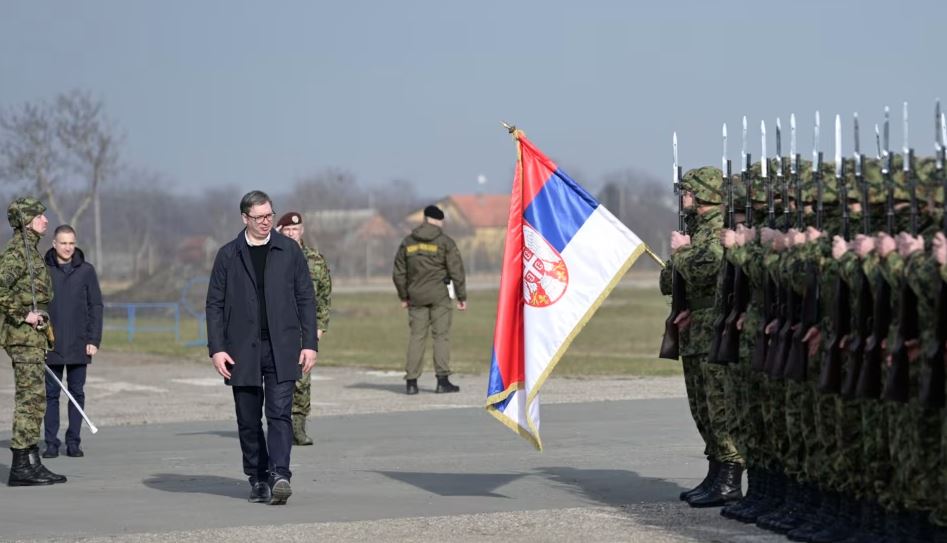 Vuçiç: Serbia eksporton të gjitha armët që mund të prodhojë për shitje