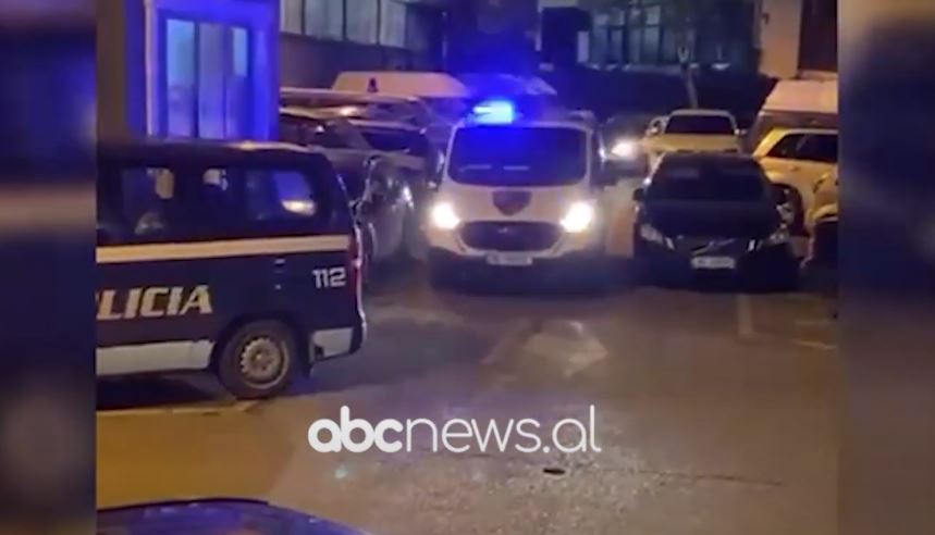 EMRAT/ Me 9 armë zjarri në bagazhin e makinës, arrestohen 5 persona. Dyshohet se…