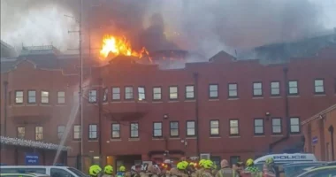 VIDEO/ Zjarr i madh në një stacion policie në Londër