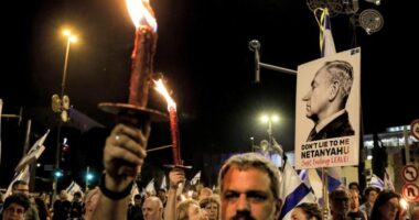 “Tradhtar”, izraelitët protestojnë sërish kundër kryeministrit Netanyahu